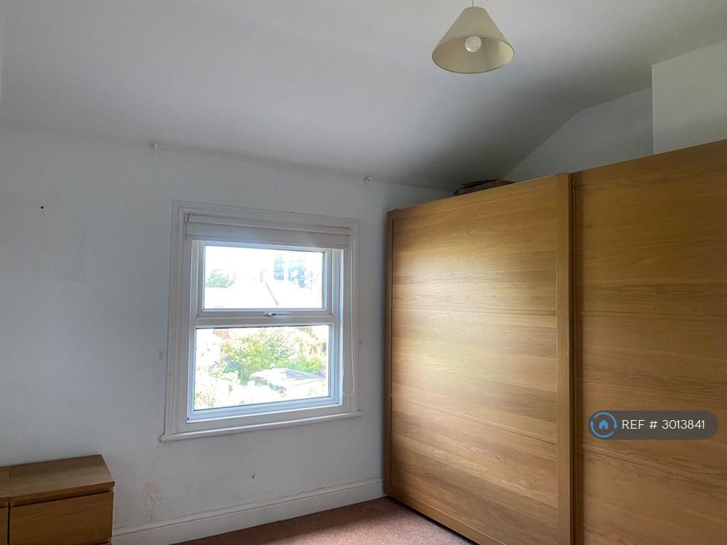 Apartment in London, Brent Cross - More
