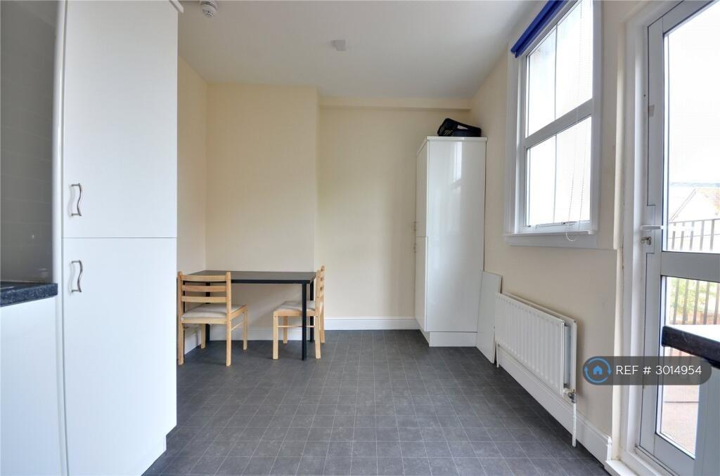 House in London - View 5