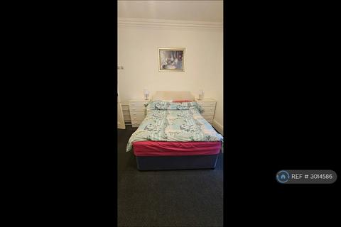 3 bedroom flat to rent, Great Russell Mansions, London, WC1B