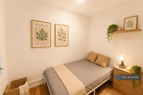 3 bedroom flat to rent, Finn House, London, N1