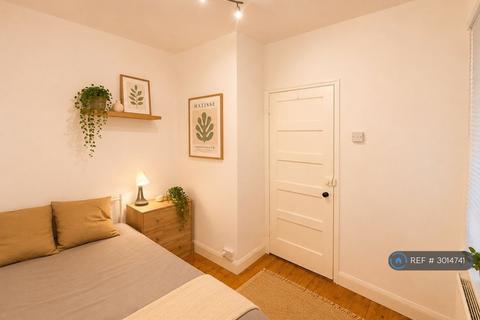 3 bedroom flat to rent, Finn House, London, N1