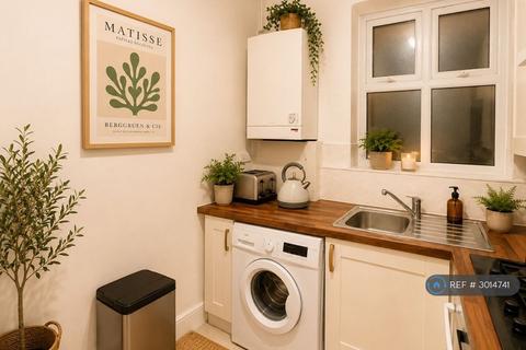 3 bedroom flat to rent, Finn House, London, N1