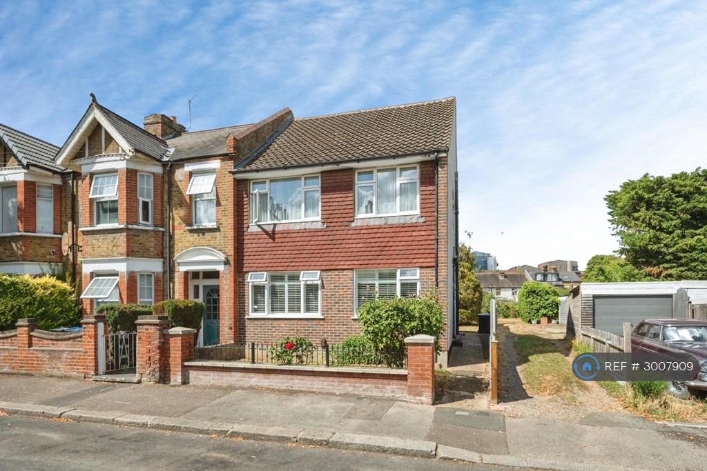 Apartment in New Malden, West Barnes - View 2