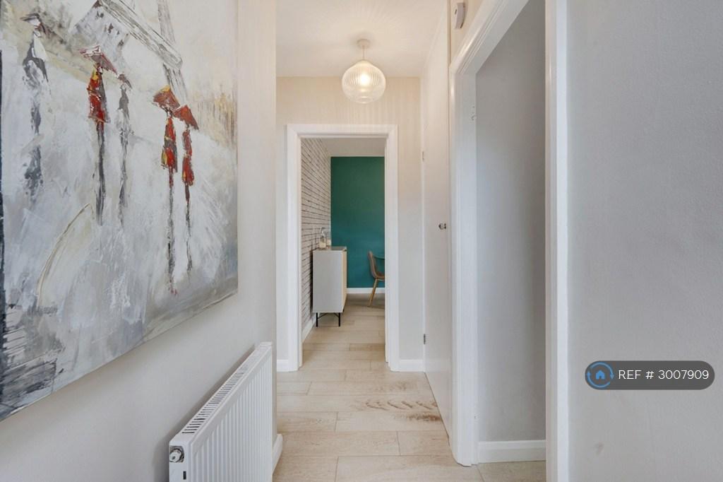Apartment in New Malden, West Barnes - View 3