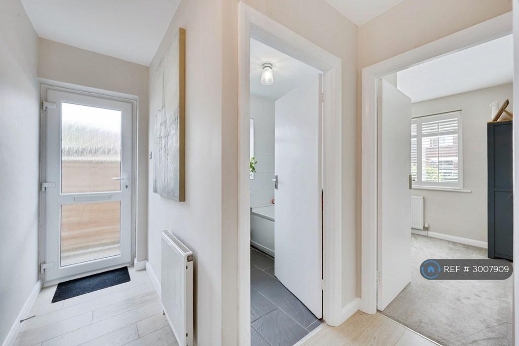Apartment in New Malden, West Barnes - View 4