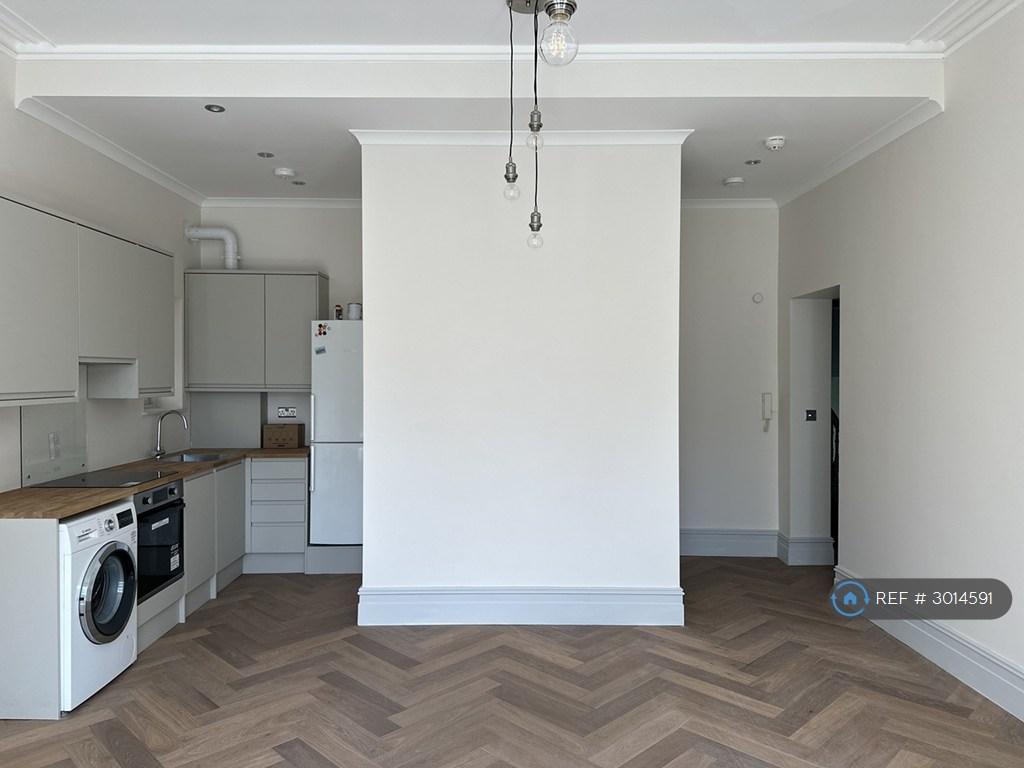 Apartment in London - View 2