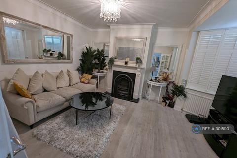 4 bedroom semi-detached house to rent, Hillside Avenue, Woodford Green, IG8
