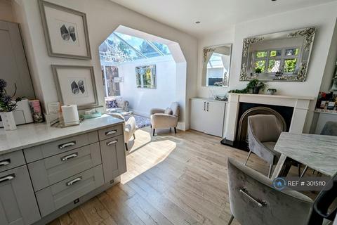 4 bedroom semi-detached house to rent, Hillside Avenue, Woodford Green, IG8