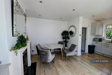 4 bedroom semi-detached house to rent, Hillside Avenue, Woodford Green, IG8