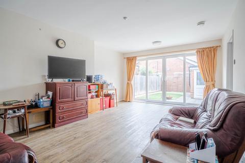 3 bedroom bungalow for sale, Seamons Close, Bedfordshire LU6
