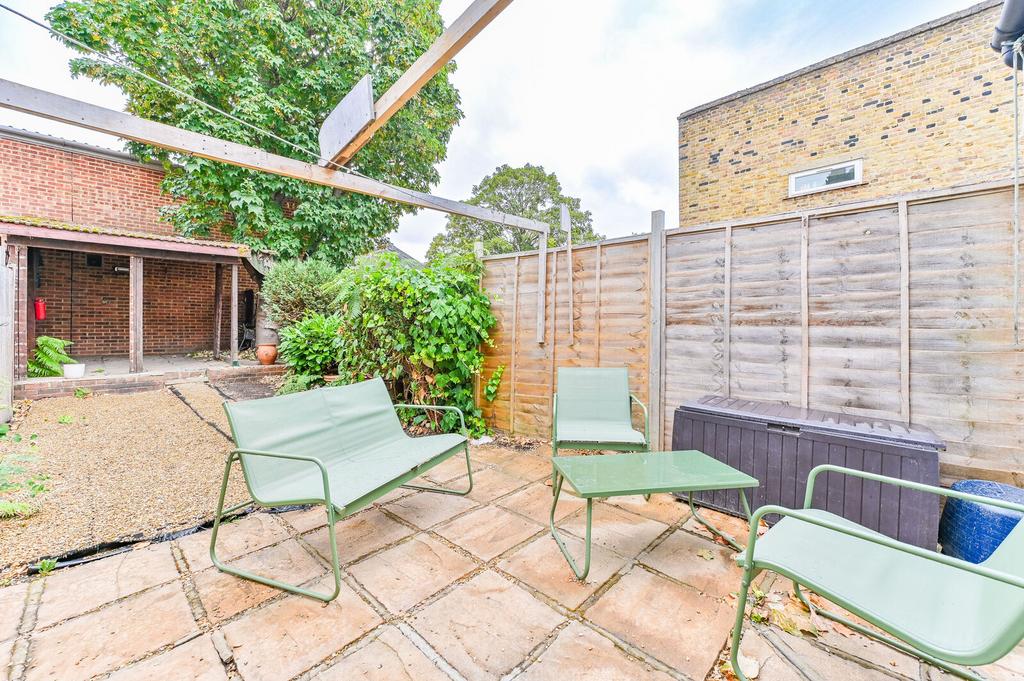 House in London - View 5