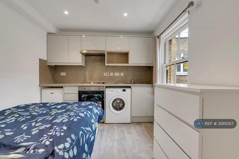 Studio to rent, Edgware Road, London, W2