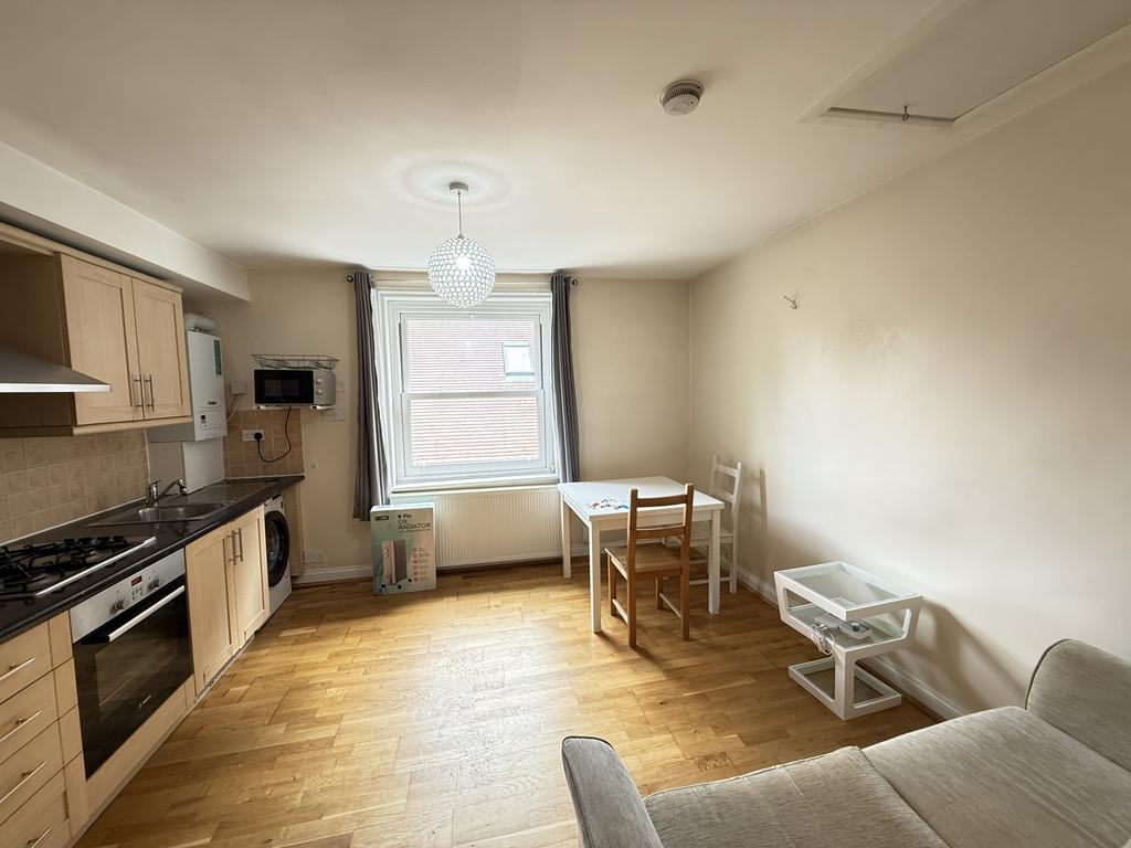 Apartment in Ealing, London - View 2