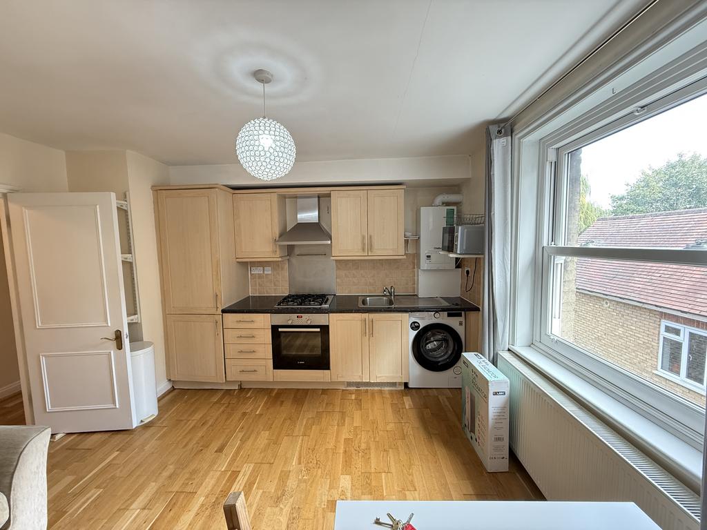 Apartment in Ealing, London - View 4