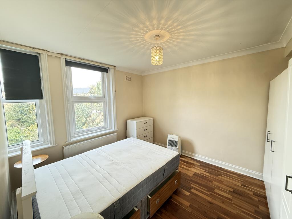 Apartment in Ealing, London - More