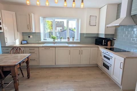 3 bedroom semi-detached house for sale, Cemetery Road, Laceby, DN37
