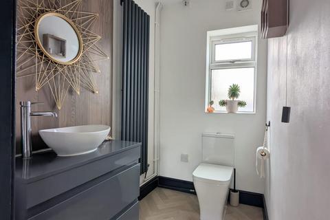 3 bedroom semi-detached house for sale, Cemetery Road, Laceby, DN37