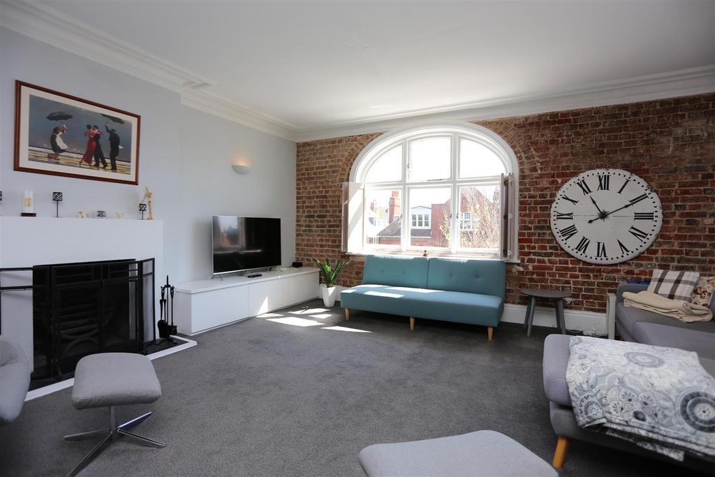 Apartment in Hove, Brunswick - View 2