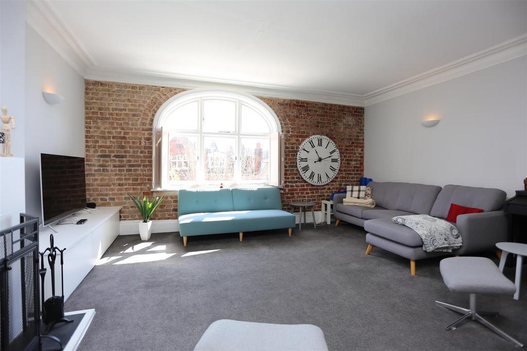 Apartment in Hove, Brunswick - View 3