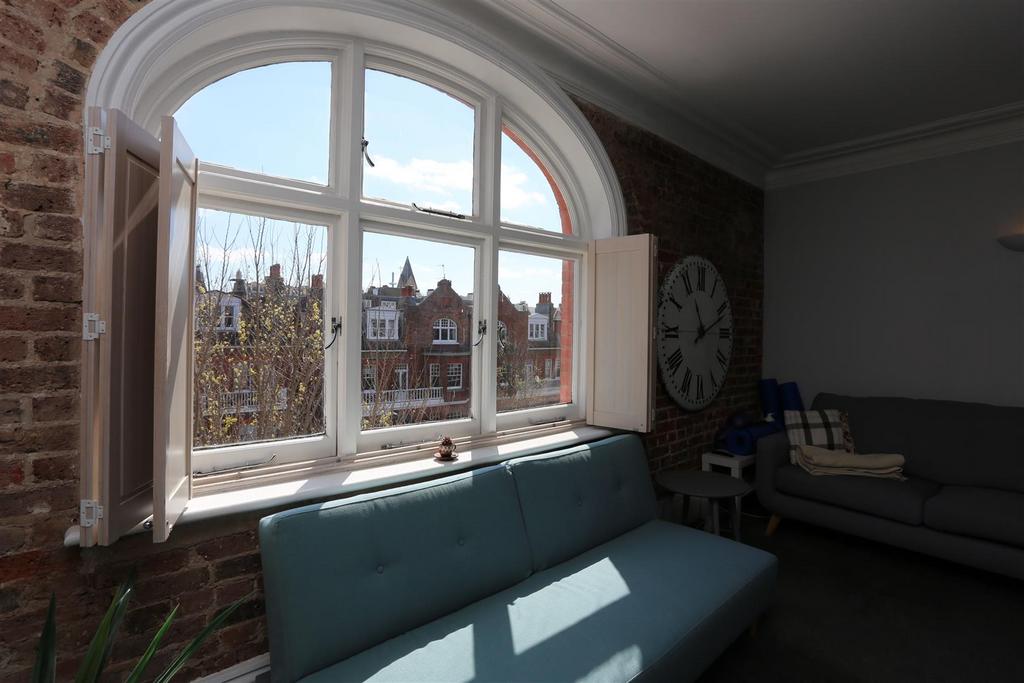 Apartment in Hove, Brunswick - View 4