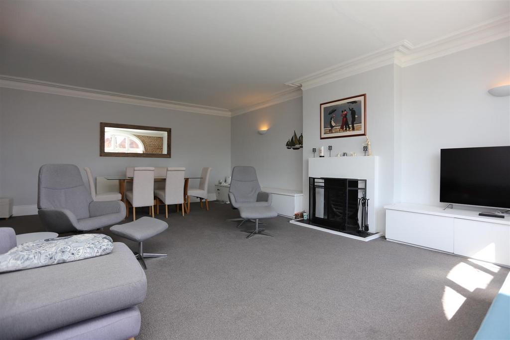 Apartment in Hove, Brunswick - More