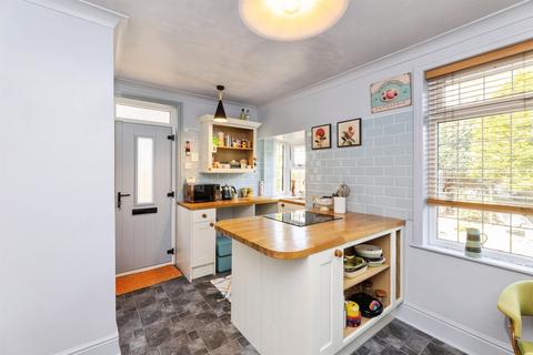 3 bedroom semi-detached house for sale, Kenley Avenue, Bradford