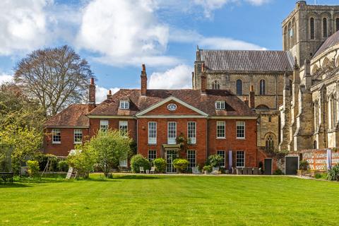 6 bedroom semi-detached house to rent, The Close, Winchester, SO23