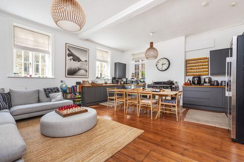 6 bedroom semi-detached house to rent, The Close, Winchester, SO23