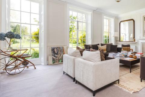 6 bedroom semi-detached house to rent, The Close, Winchester, SO23