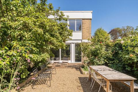 Torridge Gardens, London SE15