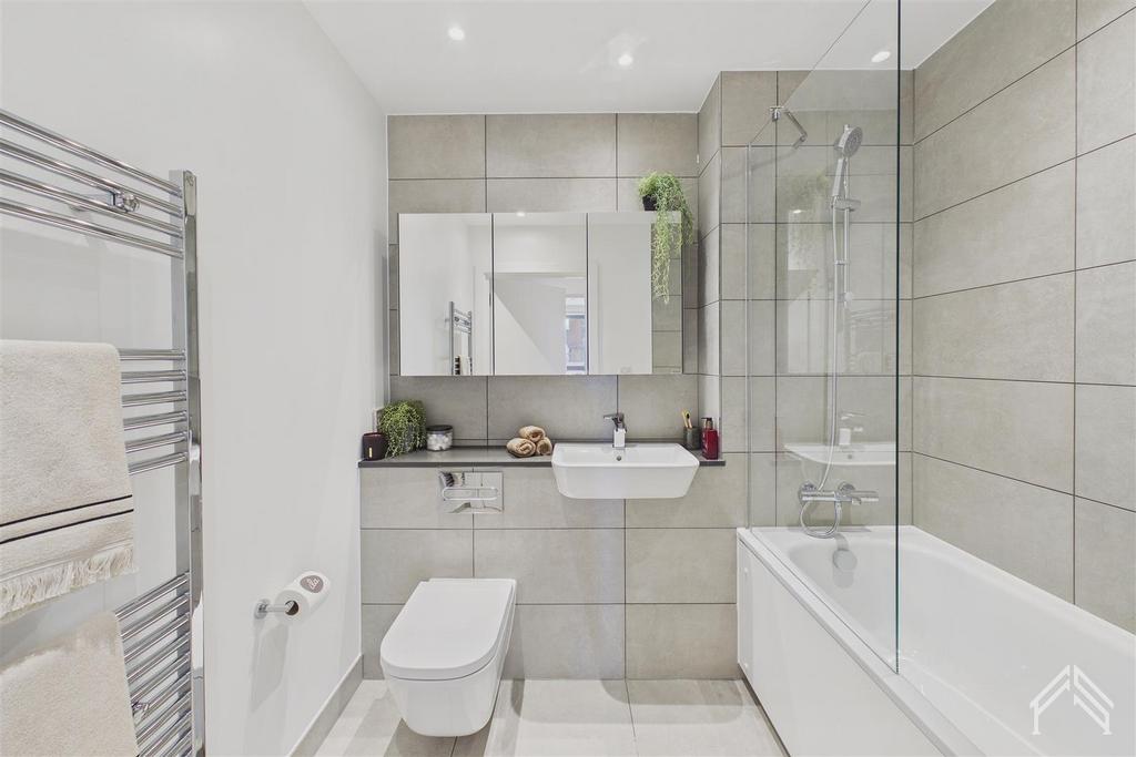 Apartment in Wembley - View 5