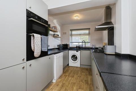 4 bedroom semi-detached house for sale, Badlesmere Road, Eastbourne