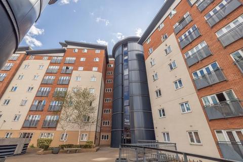 2 bedroom apartment for sale, Aspects Court, Slough SL1