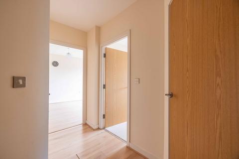 2 bedroom apartment for sale, Aspects Court, Slough SL1