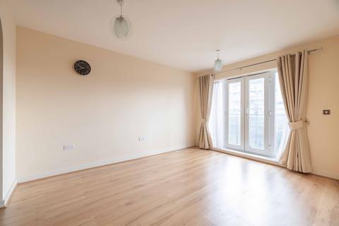 2 bedroom apartment for sale, Aspects Court, Slough SL1