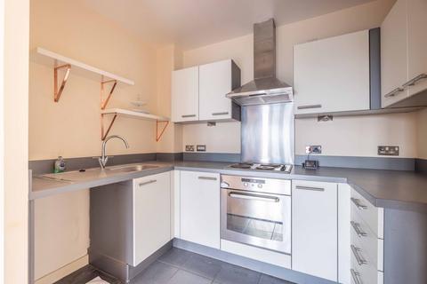 2 bedroom apartment for sale, Aspects Court, Slough SL1