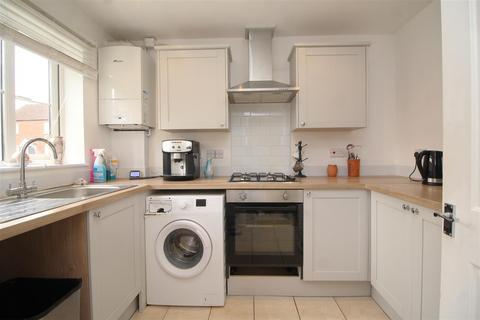 3 bedroom townhouse for sale, Kestrel Drive, Bourne