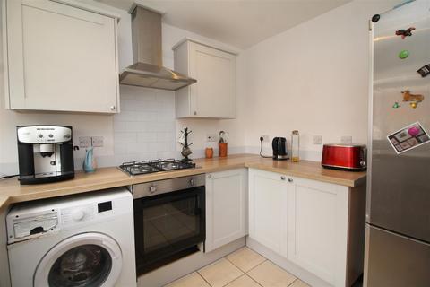 3 bedroom townhouse for sale, Kestrel Drive, Bourne