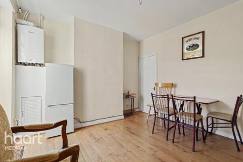 2 bedroom terraced house for sale, Smith Street, Rochester