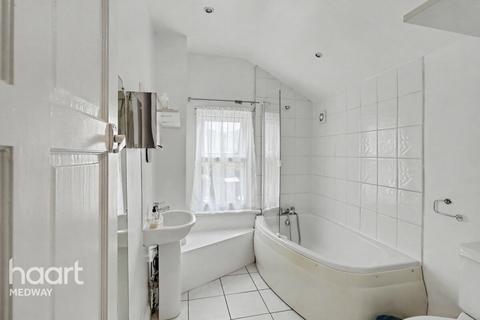 2 bedroom terraced house for sale, Smith Street, Rochester