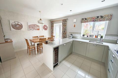 4 bedroom semi-detached house for sale, Corbin Road, Trowbridge BA14