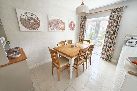 4 bedroom semi-detached house for sale, Corbin Road, Trowbridge BA14