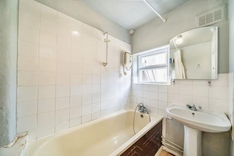 1 bedroom maisonette for sale, Pevensey Road, London SW17