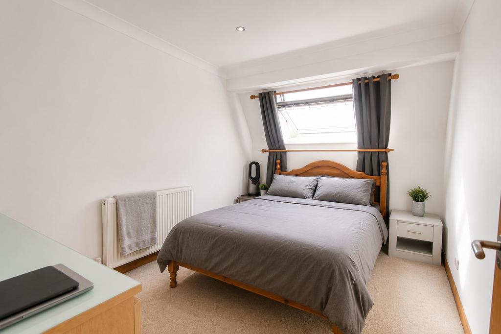 House in Southampton - More