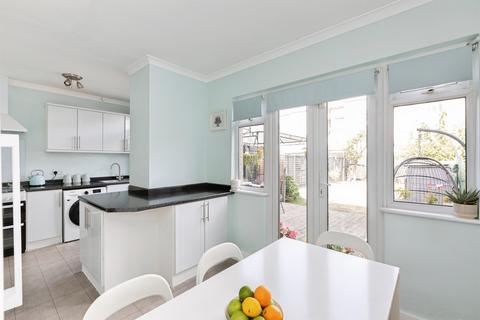 3 bedroom terraced house for sale, Cavendish Gardens, Barking