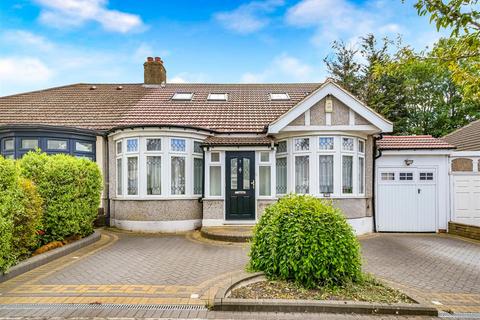 Whitney Avenue, Ilford