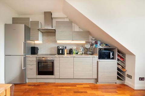2 bedroom flat to rent, Connaught Road, London NW10