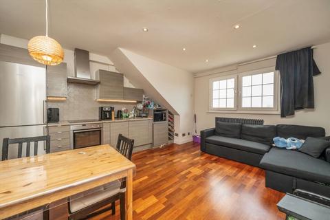2 bedroom flat to rent, Connaught Road, London NW10