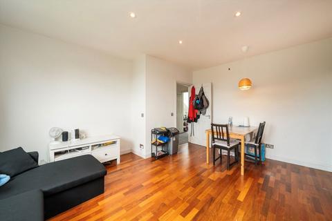 2 bedroom flat to rent, Connaught Road, London NW10