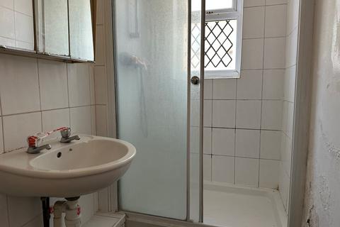 undefined, Flat 2, 6 Moorlands Road, Camberley, Surrey, GU15 3AE